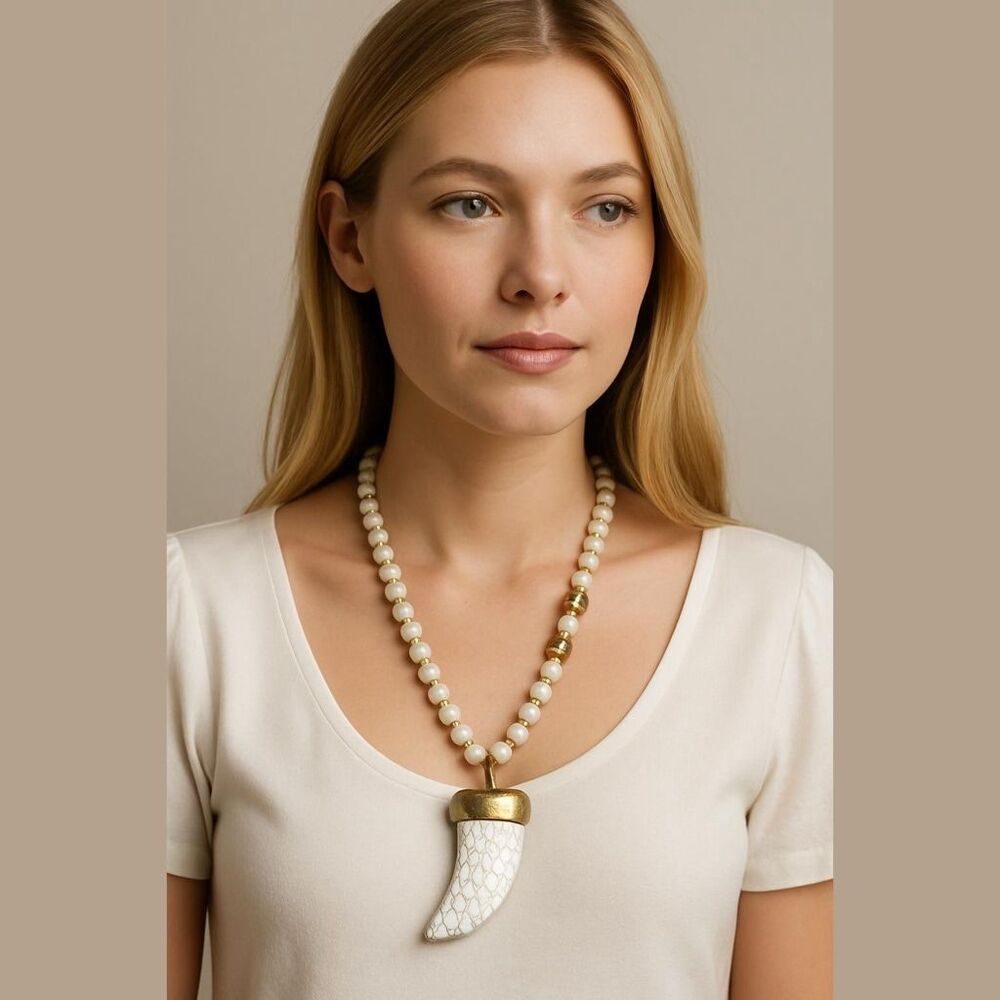 Women's Unbranded Cream & Gold Beaded Necklace with Horn Pendant, One Size